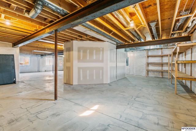 7327 S 95 Street, La Vista, NE 68128