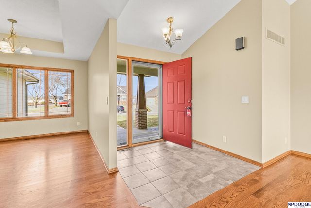 7327 S 95 Street, La Vista, NE 68128