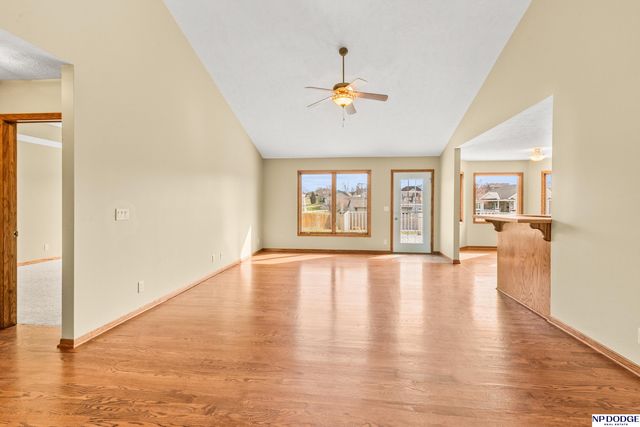 7327 S 95 Street, La Vista, NE 68128