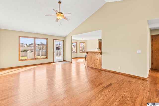 7327 S 95 Street, La Vista, NE 68128