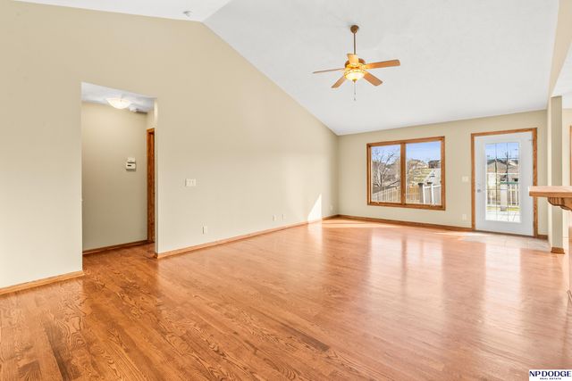 7327 S 95 Street, La Vista, NE 68128