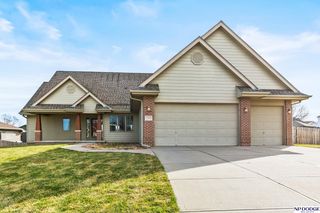 7327 S 95 Street, La Vista, NE 68128