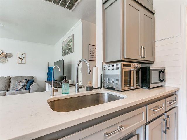 735 Sunset Drive, Edmond, OK 73003