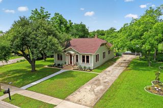 905 Howard ST, Taylor, TX 76574
