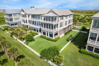2445 E Seaside Drive, Galveston, TX 77550