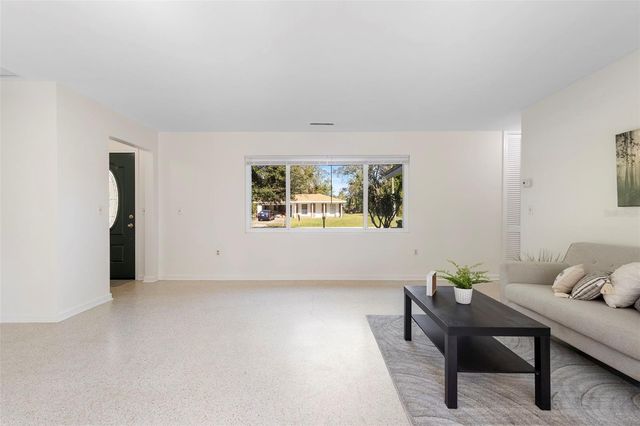 353 LAKE CRESCENT DRIVE, Debary, FL 32713