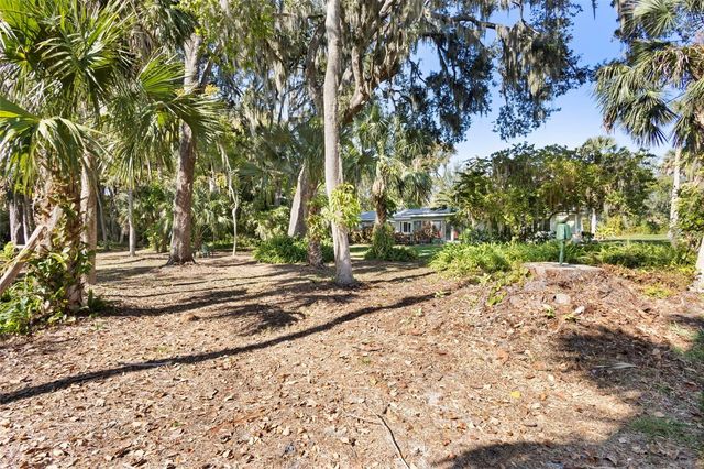 353 LAKE CRESCENT DRIVE, Debary, FL 32713