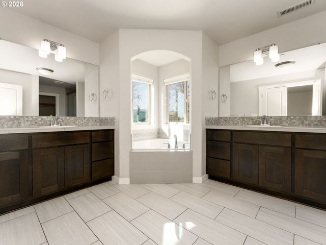 3921 Ne TACOMA Ct, Camas, WA 98607