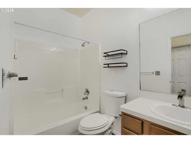 15110 Se EVERGREEN Dr, Portland, OR 97236
