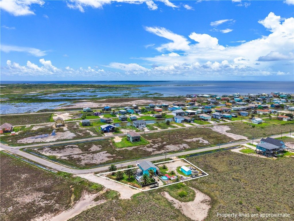 309 Kingfish Dr, Rockport, TX 78382 — exterior