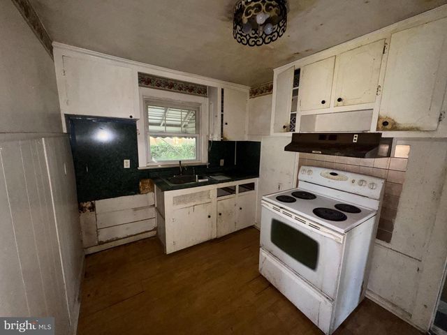 472 CONNECTICUT AVE, Hamilton, NJ 08629
