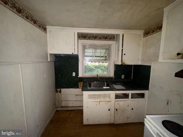 472 CONNECTICUT AVE, Hamilton, NJ 08629