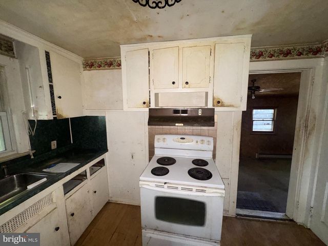 472 CONNECTICUT AVE, Hamilton, NJ 08629