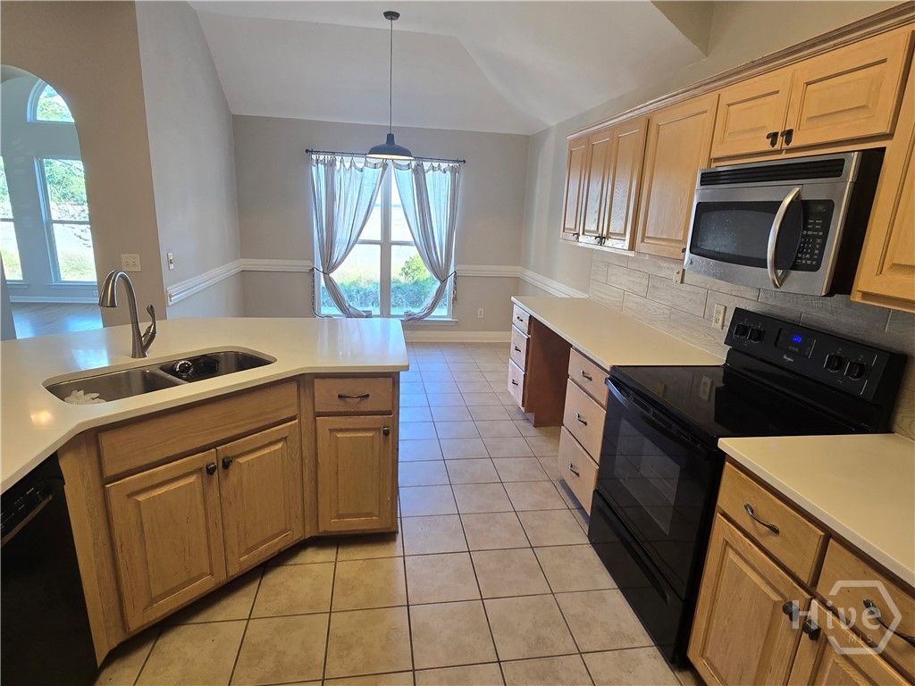 Image 12 of property listing at 707 Marshview Drive, Richmond Hill, GA 31324