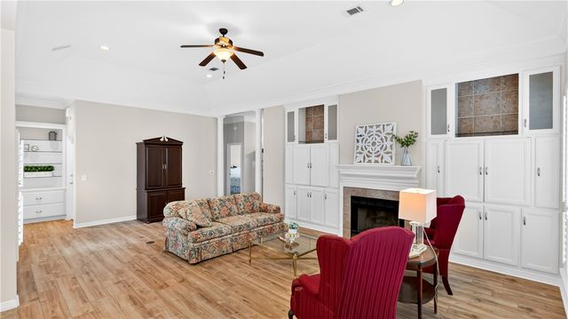 4728 Stonebriar Circle, College Station, TX 77845