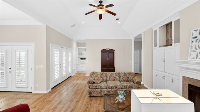 4728 Stonebriar Circle, College Station, TX 77845