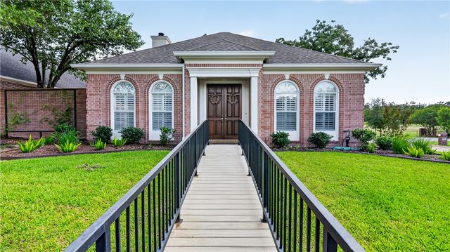 4728 Stonebriar Circle, College Station, TX 77845