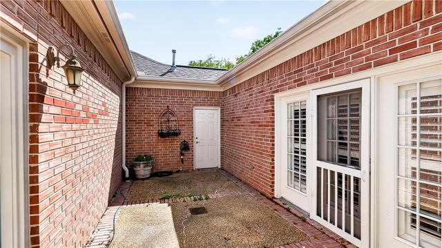 4728 Stonebriar Circle, College Station, TX 77845