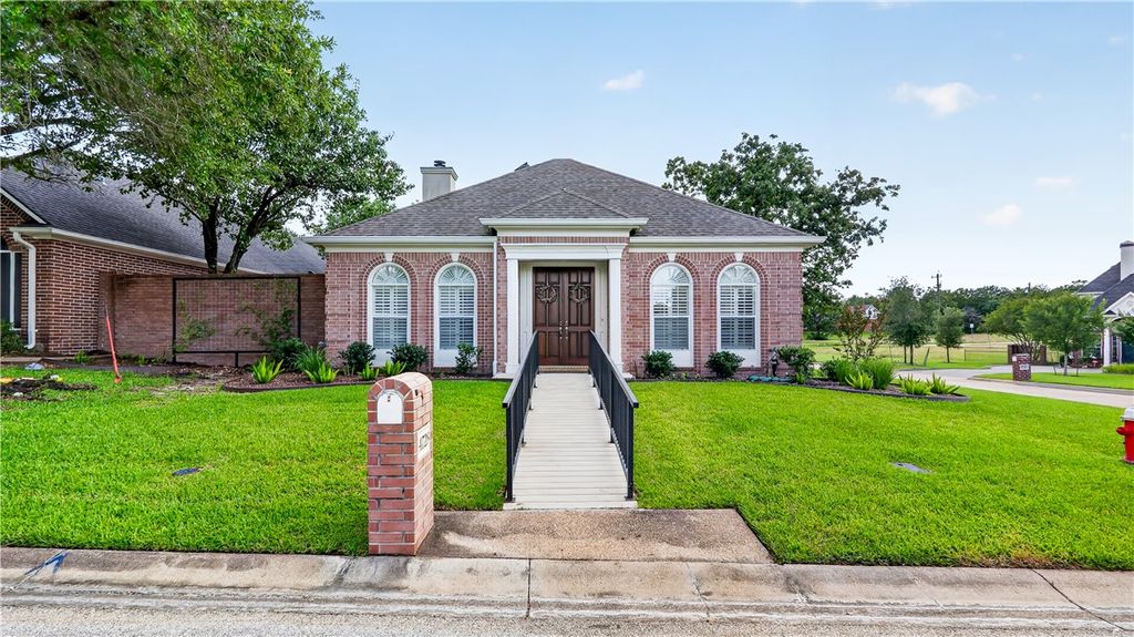 4728 Stonebriar Circle, College Station, TX 77845