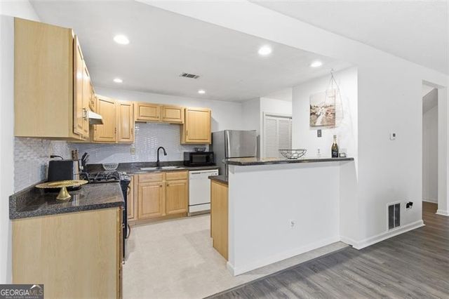 1512 Stoneleigh, Stone Mountain, GA 30088