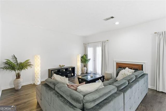 1512 Stoneleigh, Stone Mountain, GA 30088