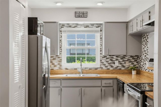 5745 CALAIS BOULEVARD N 2, St Petersburg, FL 33714