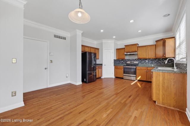 5609 Red Crested Way, Louisville, KY 40218