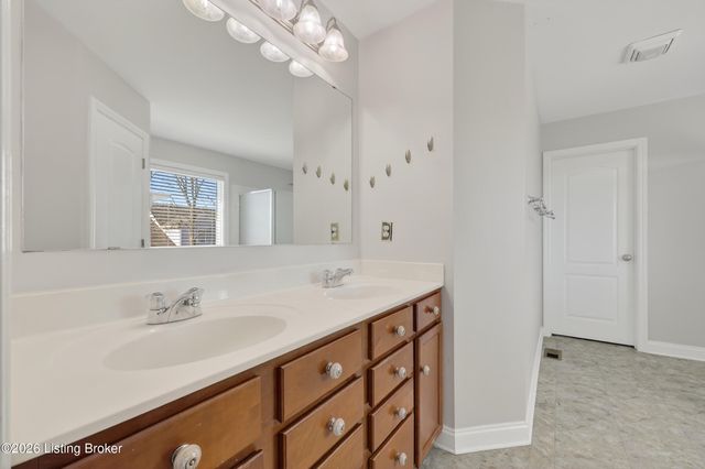 5609 Red Crested Way, Louisville, KY 40218