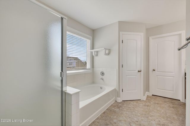 5609 Red Crested Way, Louisville, KY 40218