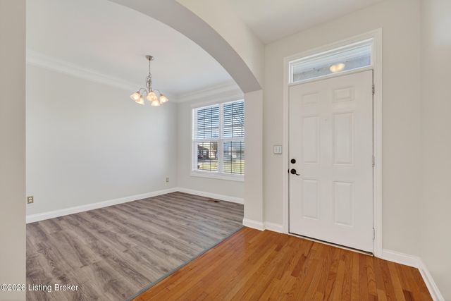 5609 Red Crested Way, Louisville, KY 40218