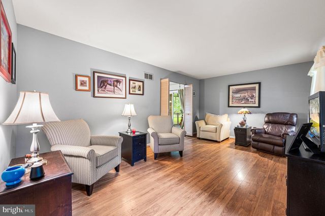 102 WESTVIEW DR, Lincoln University, PA 19352