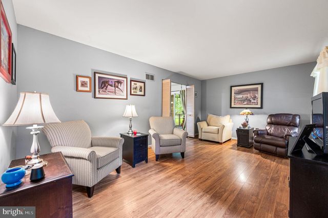 102 WESTVIEW DR, Lincoln University, PA 19352