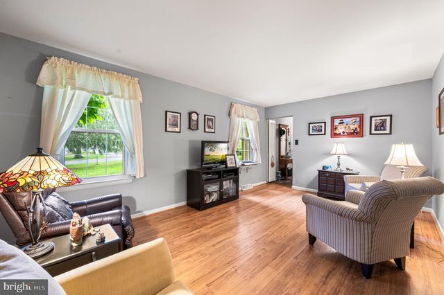 102 WESTVIEW DR, Lincoln University, PA 19352