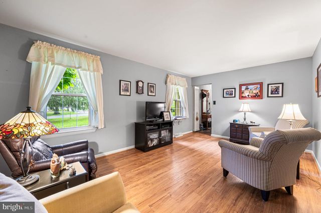 102 WESTVIEW DR, Lincoln University, PA 19352