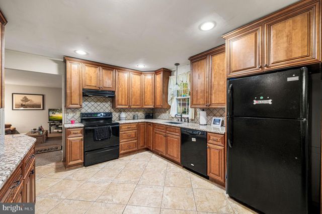 102 WESTVIEW DR, Lincoln University, PA 19352