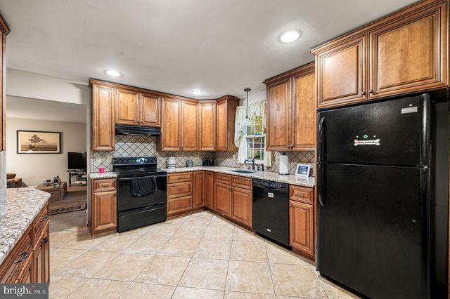 102 WESTVIEW DR, Lincoln University, PA 19352