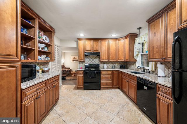 102 WESTVIEW DR, Lincoln University, PA 19352