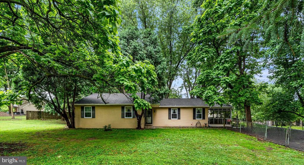 102 WESTVIEW DR, Lincoln University, PA 19352