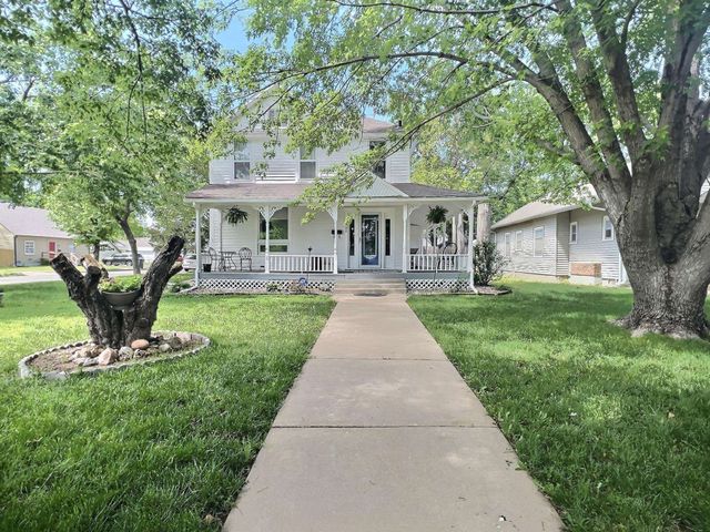 400 E 1st St, Newton, KS 67114