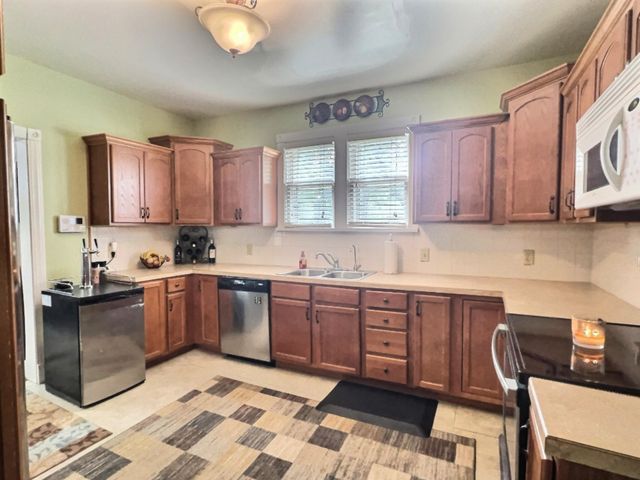 400 E 1st St, Newton, KS 67114