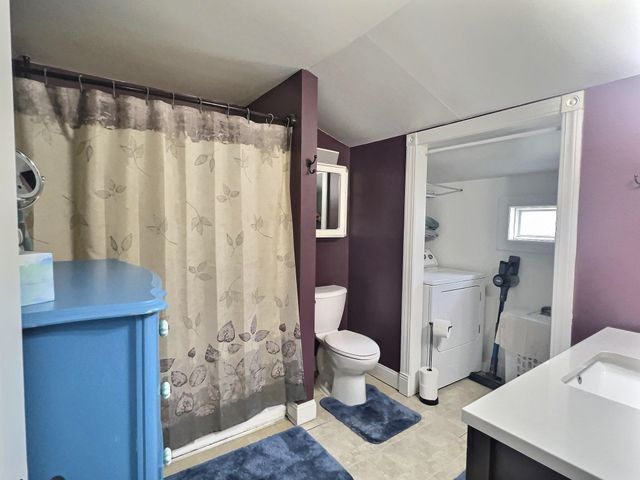 400 E 1st St, Newton, KS 67114