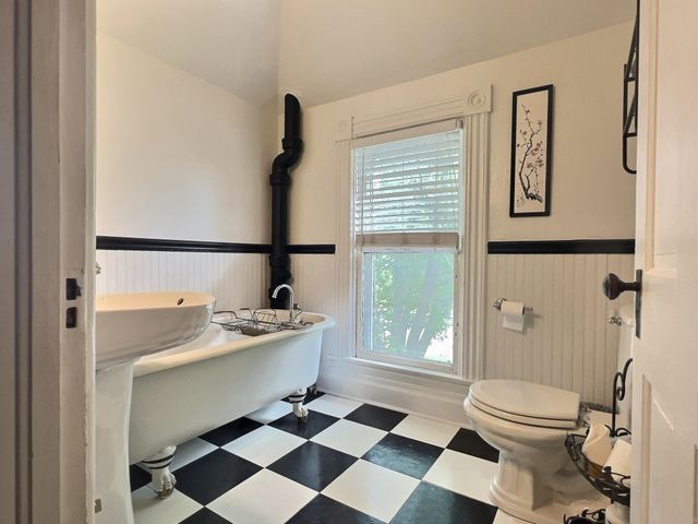 400 E 1st St, Newton, KS 67114