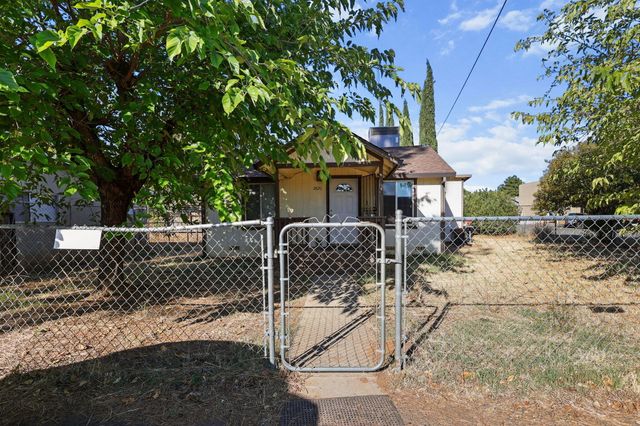 2820 Alfreda Way, Redding, CA 96002