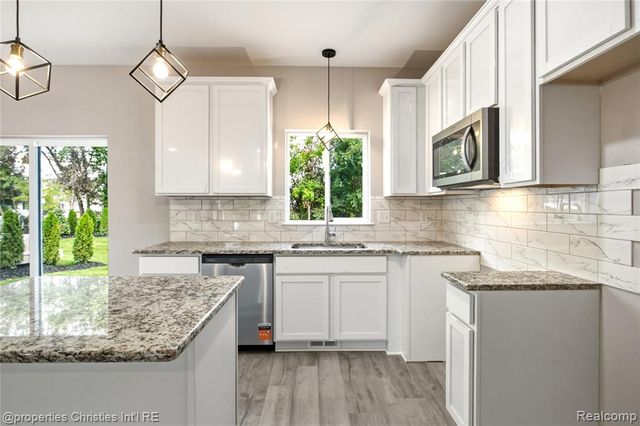 23265 Waterview Drive, New Boston, MI 48164