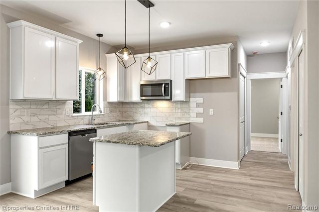 23265 Waterview Drive, New Boston, MI 48164