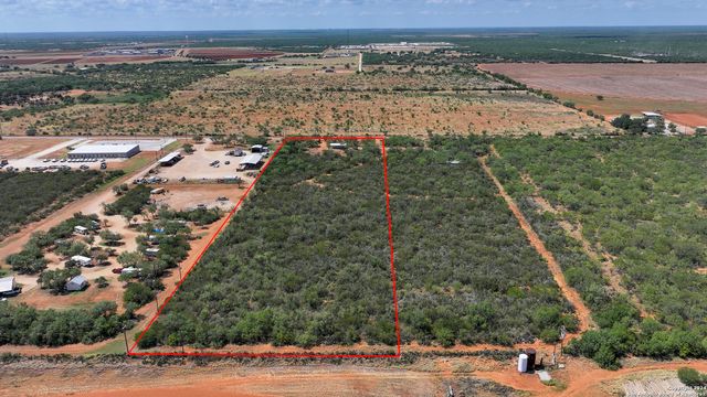800 County Road 4670, Dilley, TX 78017