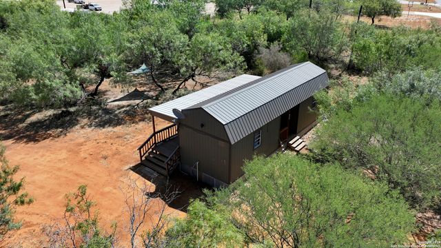 800 County Road 4670, Dilley, TX 78017