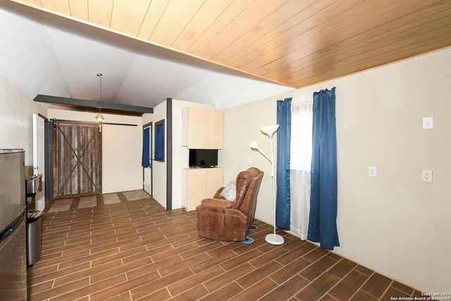 800 County Road 4670, Dilley, TX 78017