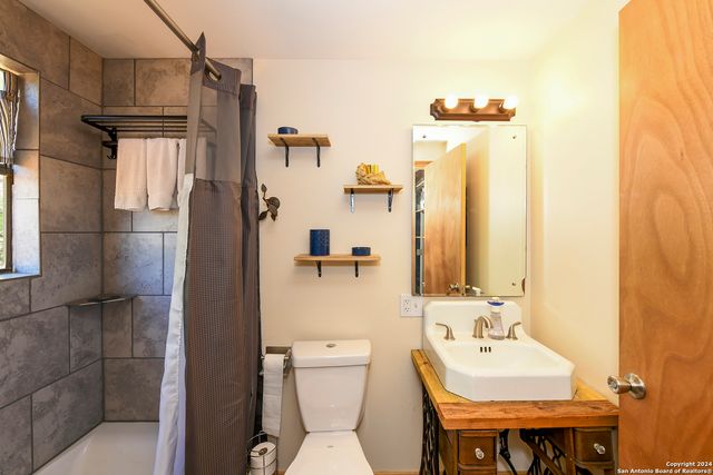 800 County Road 4670, Dilley, TX 78017