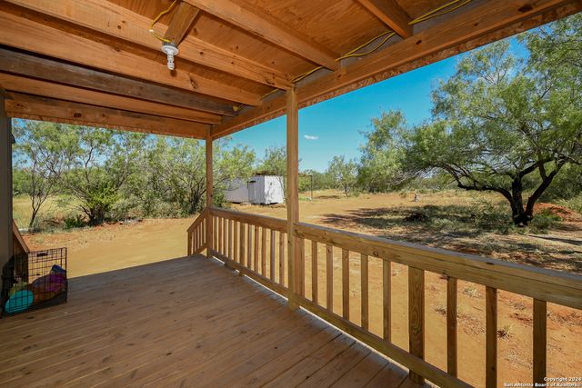 800 County Road 4670, Dilley, TX 78017